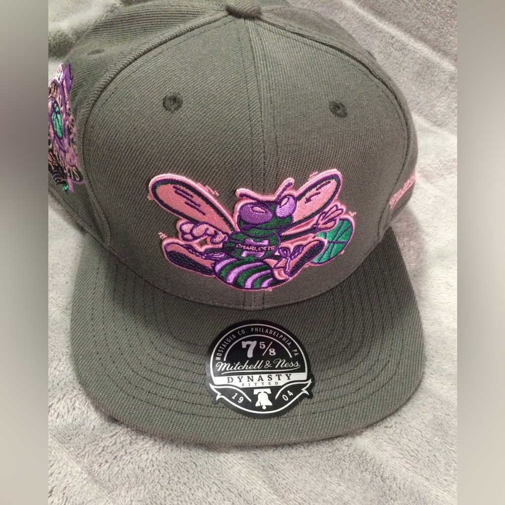 Mitchell & Ness Charlotte Hornets 5th Anniversary Grey/Pink/Purple Fitted Hat - Picture 8 of 9